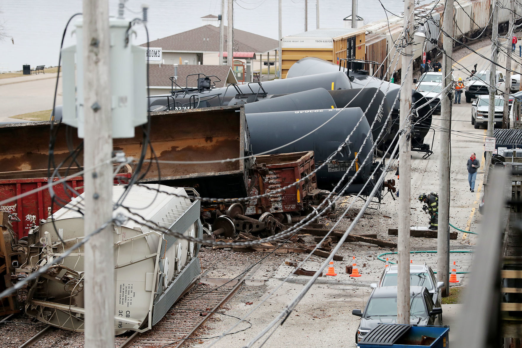 010320-qc-train-derail-012